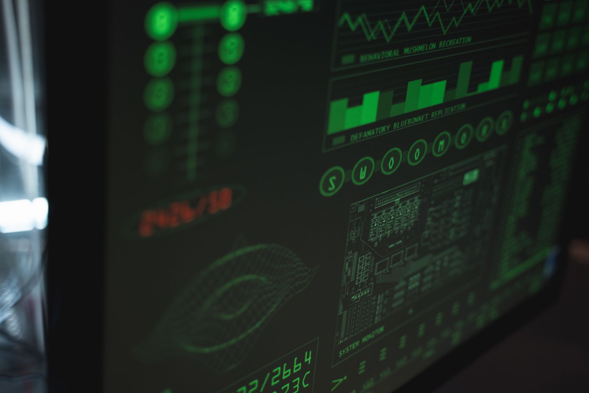 Monitor z zielonym interfejsem bezpieczeństwa danych i cyberochrony
